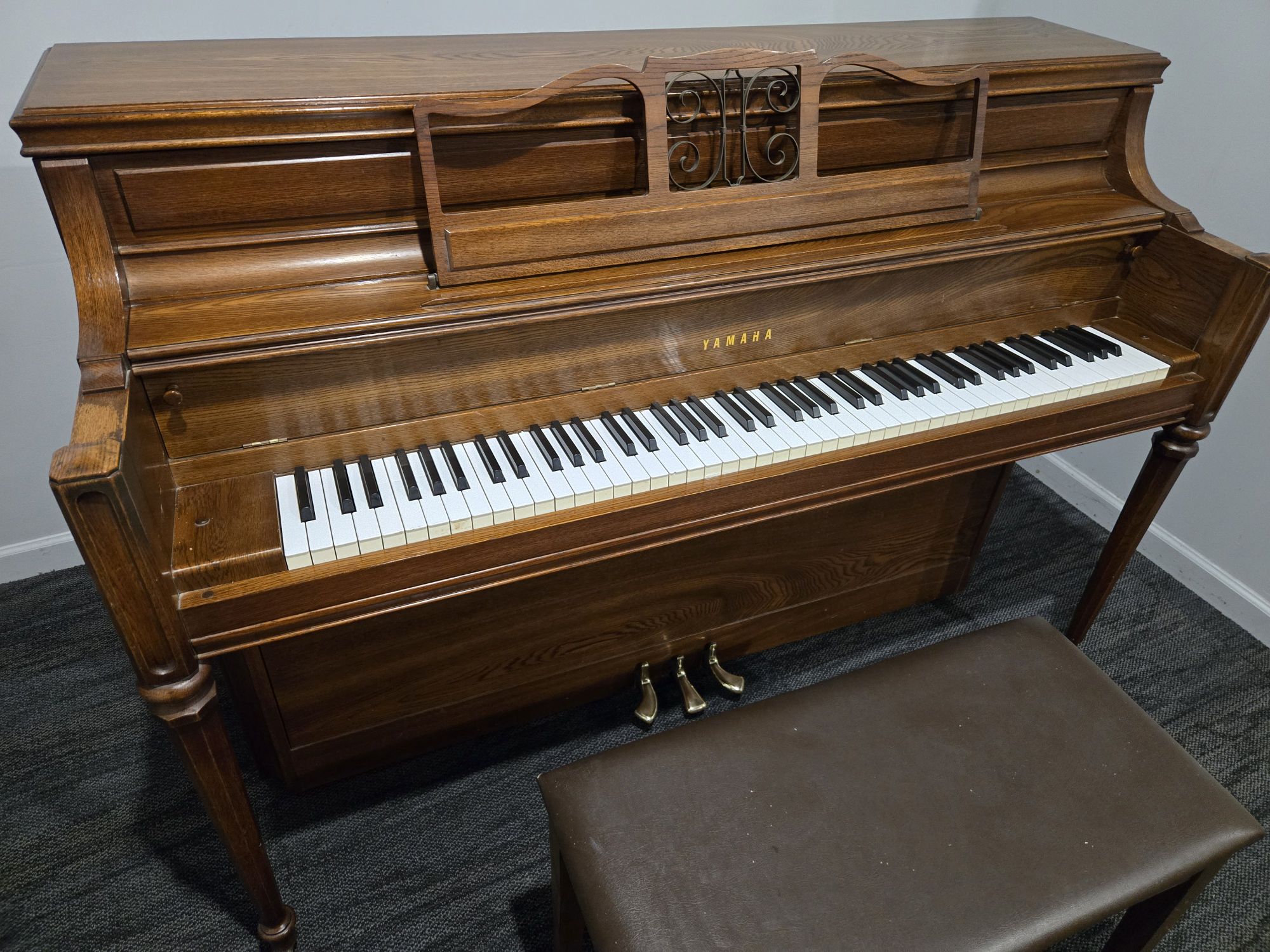 Yamaha M2E Console